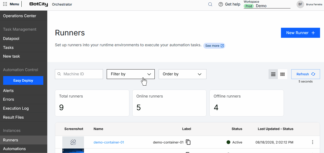 Animation demonstrating the use of the filters available in the BotCity Orchestrator Runners menu, including search by Runner ID, filters by name and status, and item sorting.