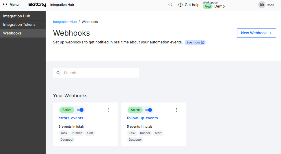 Página de Webhooks do Integration Hub Captura de tela do Orquestrador da BotCity, apresentando a página Webhooks do Integration Hub. A página exibe o botão New Webhook no canto superior direito, um campo de busca e a seção Your Webhooks com dois cards: "errors-events", ativo, com 6 eventos no total (Task, Runner, Alert, Datapool), e "follow-up-events", ativo, com 5 eventos no total (Task, Runner, Alert, Datapool).