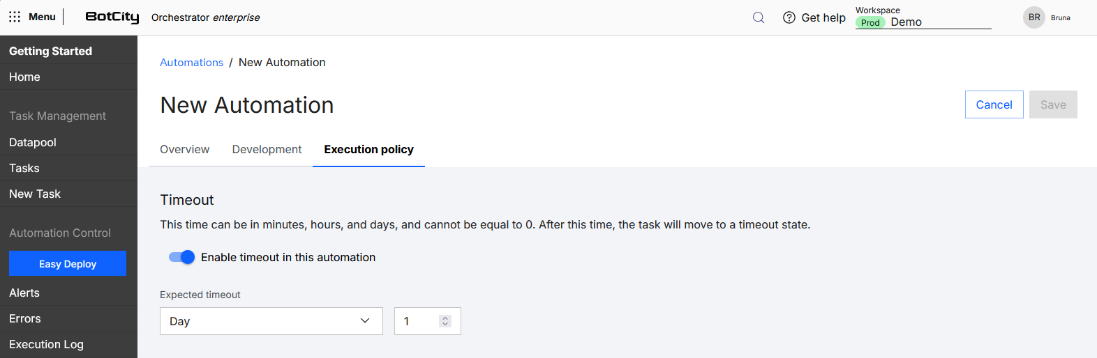 Nova Automação - Política de execução Captura de tela do Orquestrador da BotCity, apresentando o formulário de criação de Nova Automação, na aba Política de execução (selecionada). O formulário exibe a seção "Timeout". Abaixo, um botão de alternância habilitado com o texto "Habilitar timeout nessa automação" e o campo "Timeout esperado" com dois campos de seleção: unidade de tempo e valor numérico. No canto superior direito, os botões de Cancelar e Salvar. Ao topo da página, as abas de navegação: Visão Geral, Desenvolvimento e Política de execução (selecionada).